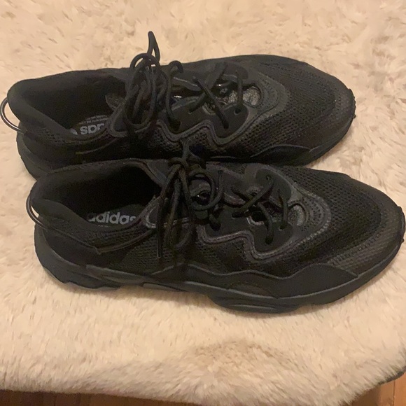 Adidas - Picture 3 of 4